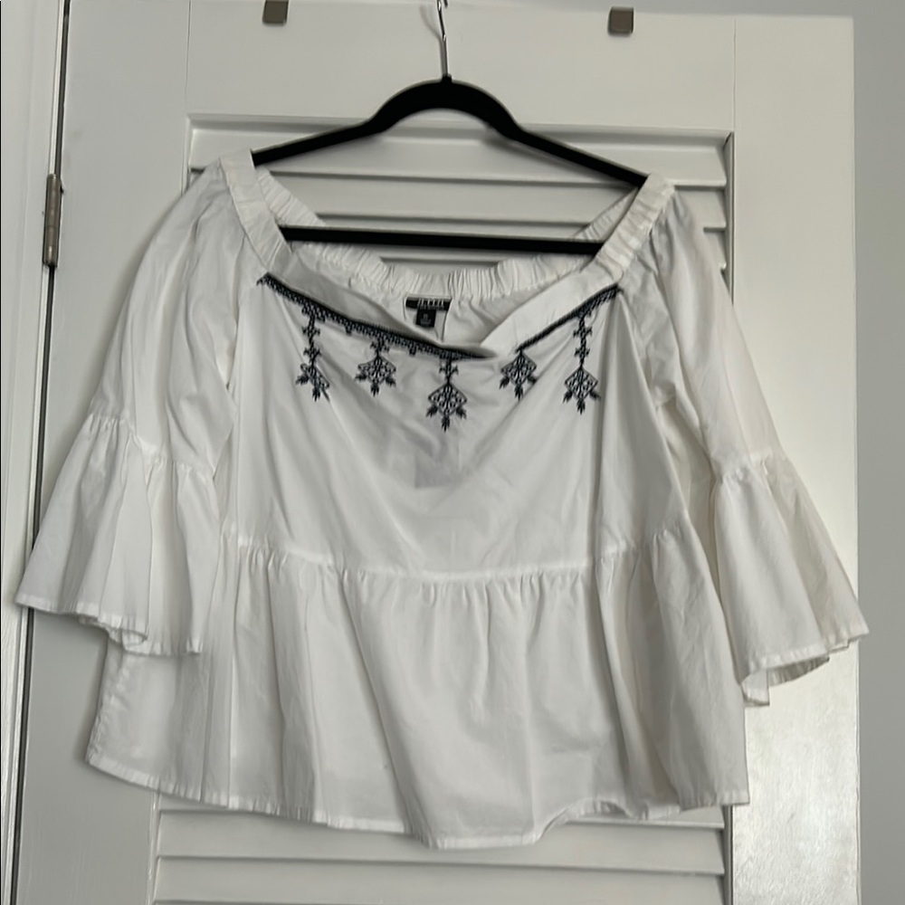 A.N.A White and Navy Blue Puff Sleeve Ruffled Blouse